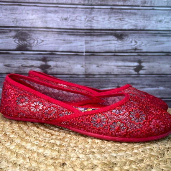Bongo Women's Red Crochet Flower Cut Out Round Toe Flat Shoes Size 10 Vintage - Picture 2 of 12
